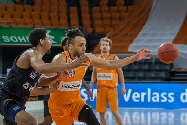 都通过篮球 都通过篮球