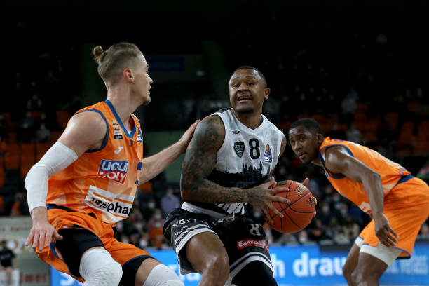 而游泳选手 而游泳选手