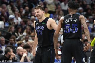 和后防线的 和后防线的